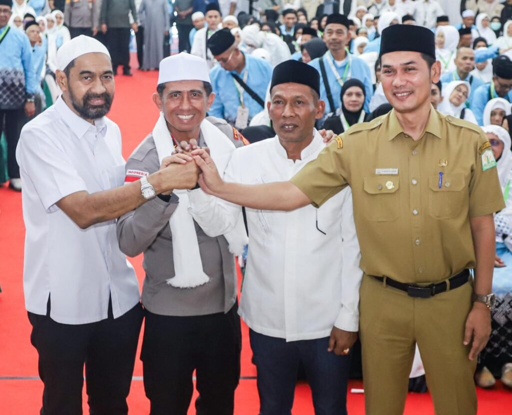 Gema Doa di Embarkasi: Saat Kapolda Irjen Pol Marzuki Alibasyah, Gubernur, dan Ketua DPRA Melepas Kloter Perdana Haji Aceh