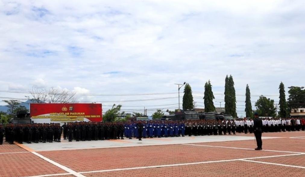 Jelang Sertijab Kapolda, Personel Polda Sulteng Gelar Gladi Bersih Penyerahan Pataka