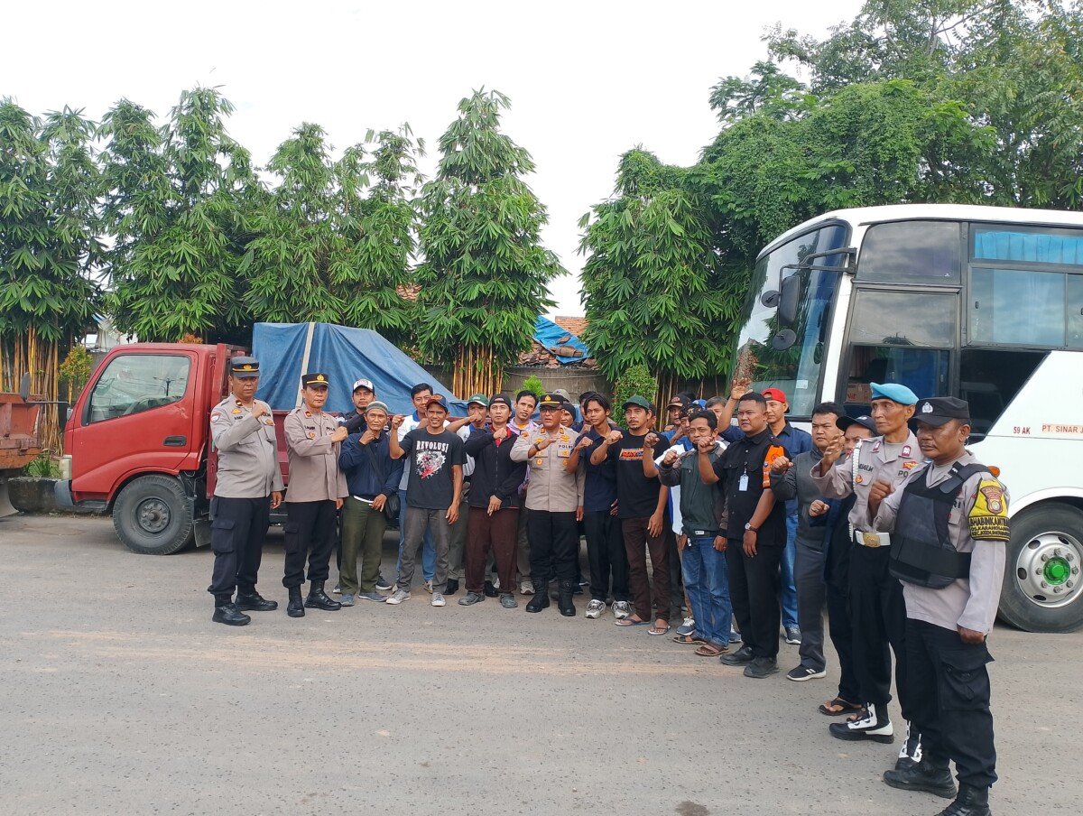 May Day Kondusif, Polsek Kedungwaringin Polres Metro Bekasi Kawal Buruh dan Siaga di Perbatasan Karawang