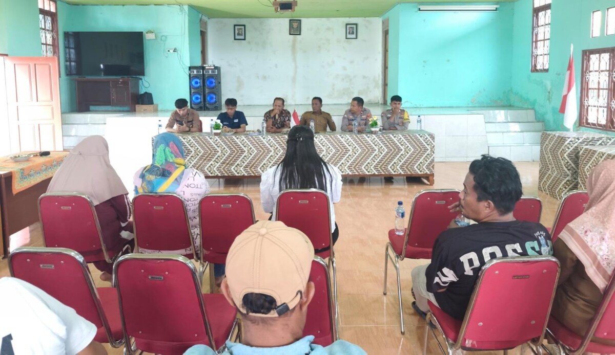 Perkuat Wawasan Kebangsaan, Satgaswil Papua Barat dan Polres Fakfak Ajak Warga Kampung Sekban Tangkal Radikalisme