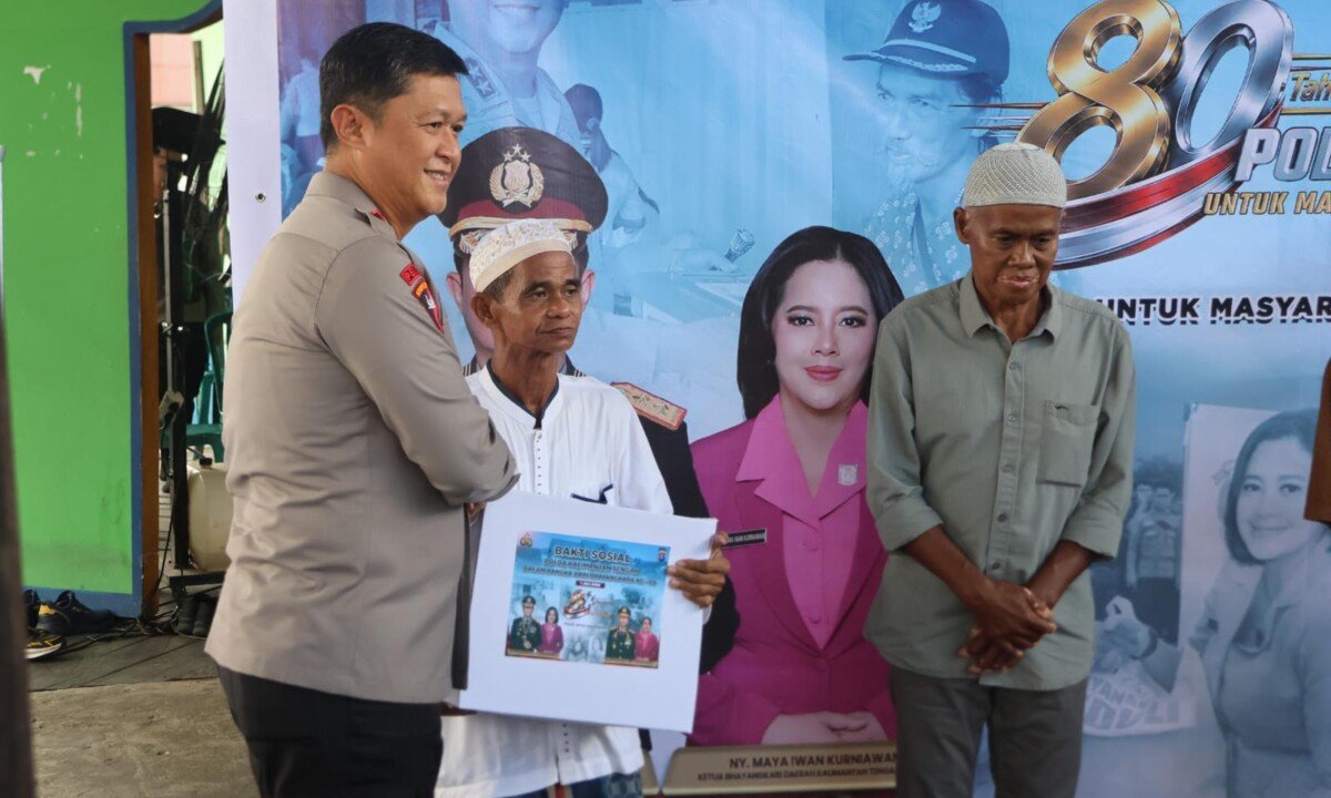Polri Untuk Masyarakat, Polda Kalteng Salurkan Bansos dan Layanan Kesehatan untuk Korban Kebakaran di Palangka Raya