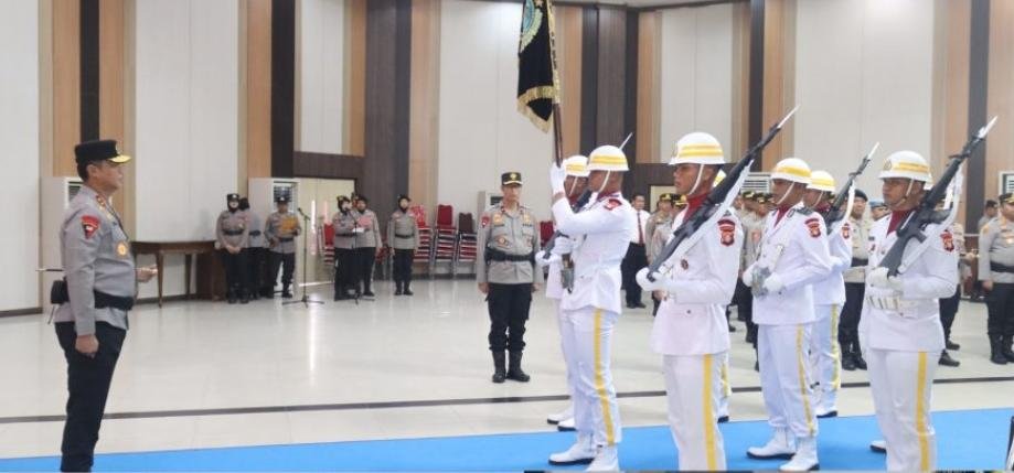 Sambut HUT Bhayangkara ke-80, Kapolda Kalteng Pimpin Tradisi Pencucian Pataka Manunggal Dharma Karya Jaya