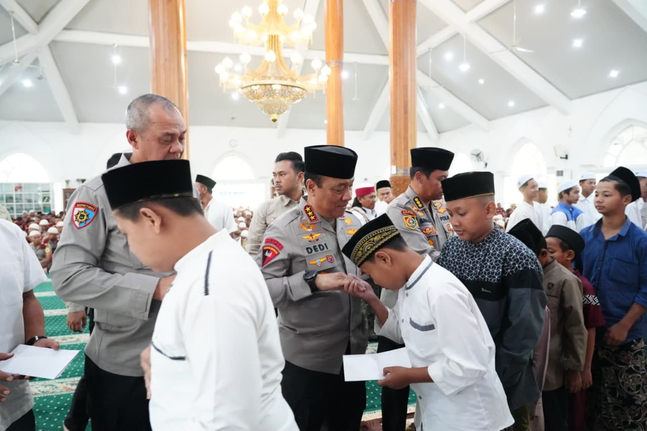 Hari Bhayangkara ke-80: Saat Wakapolri Ajarkan Taruna Akpol Arti Kasih Sayang Lewat Santunan Yatim