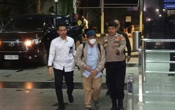 Bupati Lombok Barat Terjaring OTT KPK, Tiba di Jakarta dengan Tangan Hampa dan Tertunduk Lesu