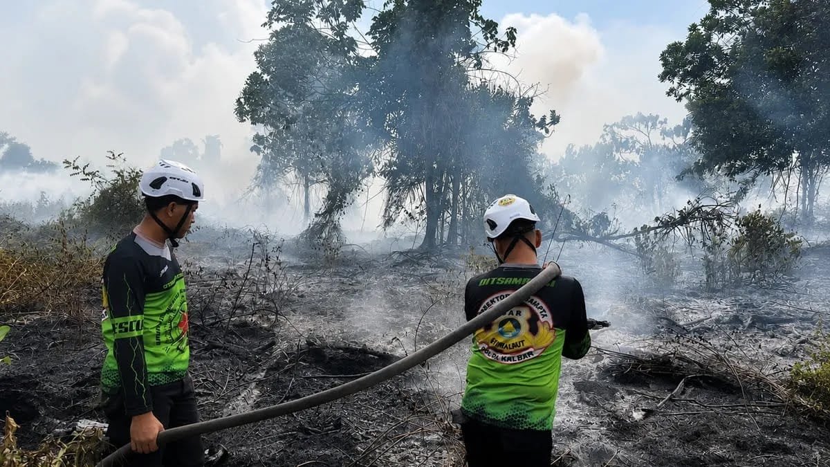 Antisipasi Karhutla di Musim Kemarau, Tim SAR Ditsamapta Polda Kalbar Sisir Titik Api di Desa Limbung