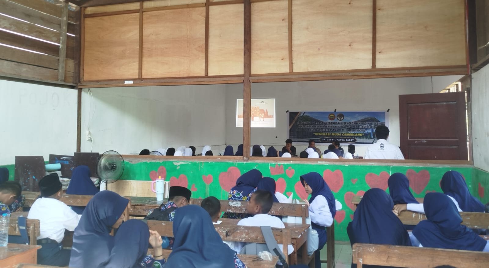 Bentengi Pelajar Raja Ampat dari Radikalisme, Satgaswil Papua Barat Densus 88 Gelar Sosbang dan Literasi Digital