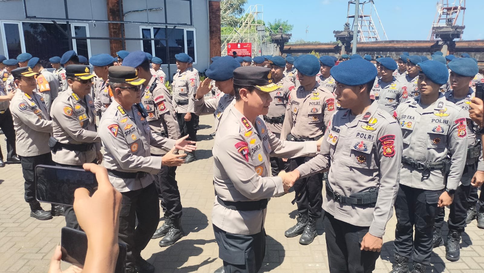 Wujud Tanggap Darurat, Kapolda Bali Pimpin Langsung Pemberangkatan 110 Personel Satbrimob BKO Karhutla Kalimantan Barat