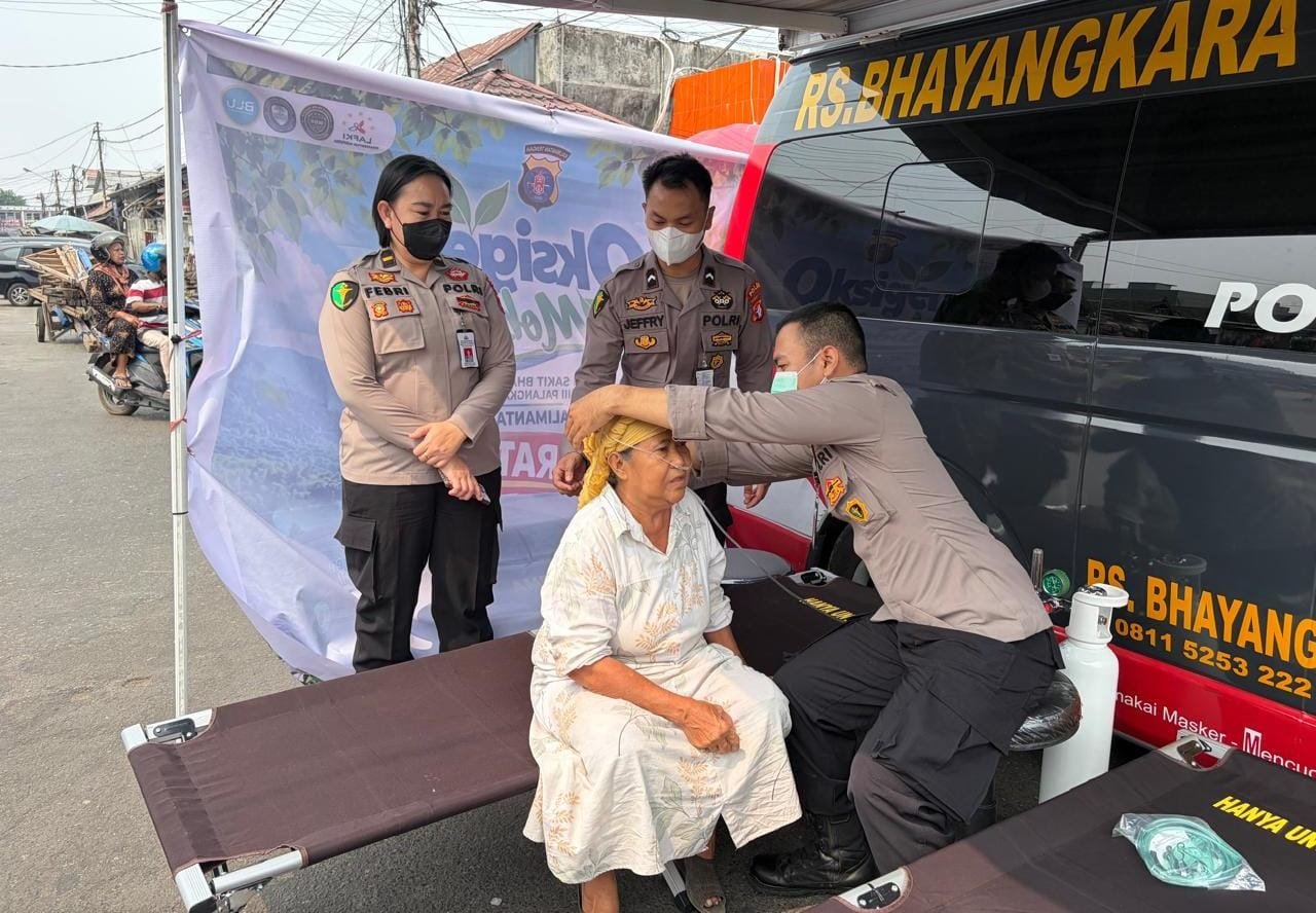 Kepedulian di Tengah Kabut Asap, Rumkit Bhayangkara Terus Bergerak Berikan Layanan Oksigen Gratis untuk Masyarakat