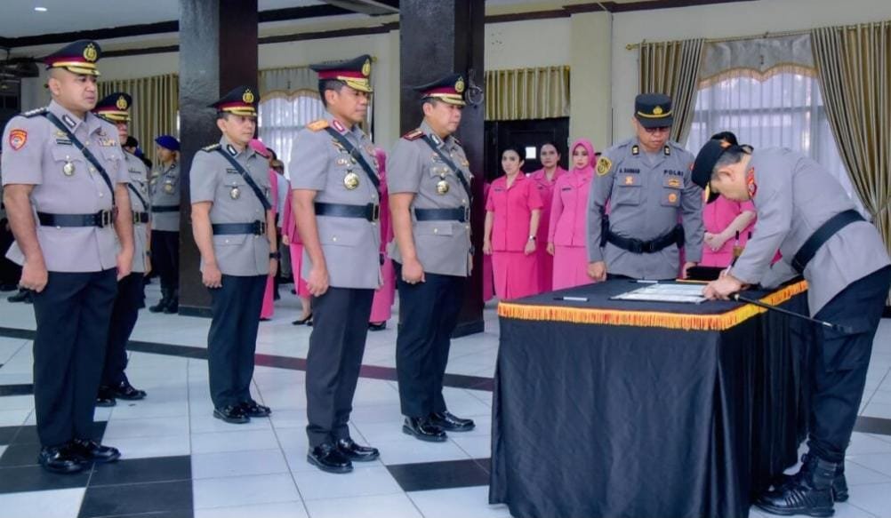 Rotasi Jabatan Polda Gorontalo, Kapolda Irjen Pol. Widodo Pimpin Sertijab Wakapolda Baru hingga Tiga Pejabat Utama