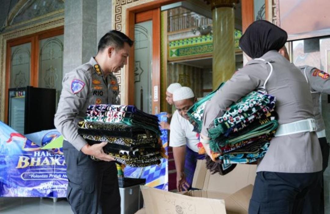 Sambut HUT ke-71 Lalu Lintas Bhayangkara, Korlantas Polri Salurkan Perlengkapan Ibadah di Sejumlah Masjid