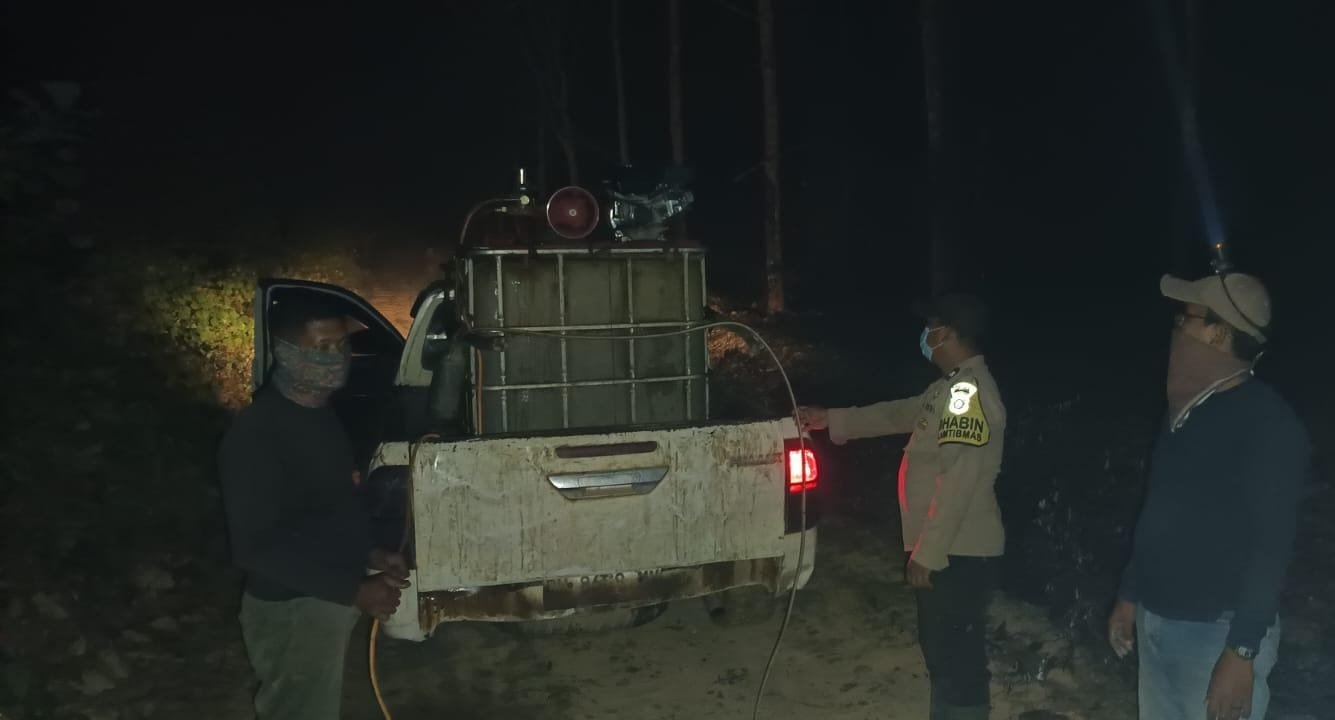 Polsek Pauh Bersama PT ALN Padamkan Karhutla 10 Hektare di Desa Sipintun