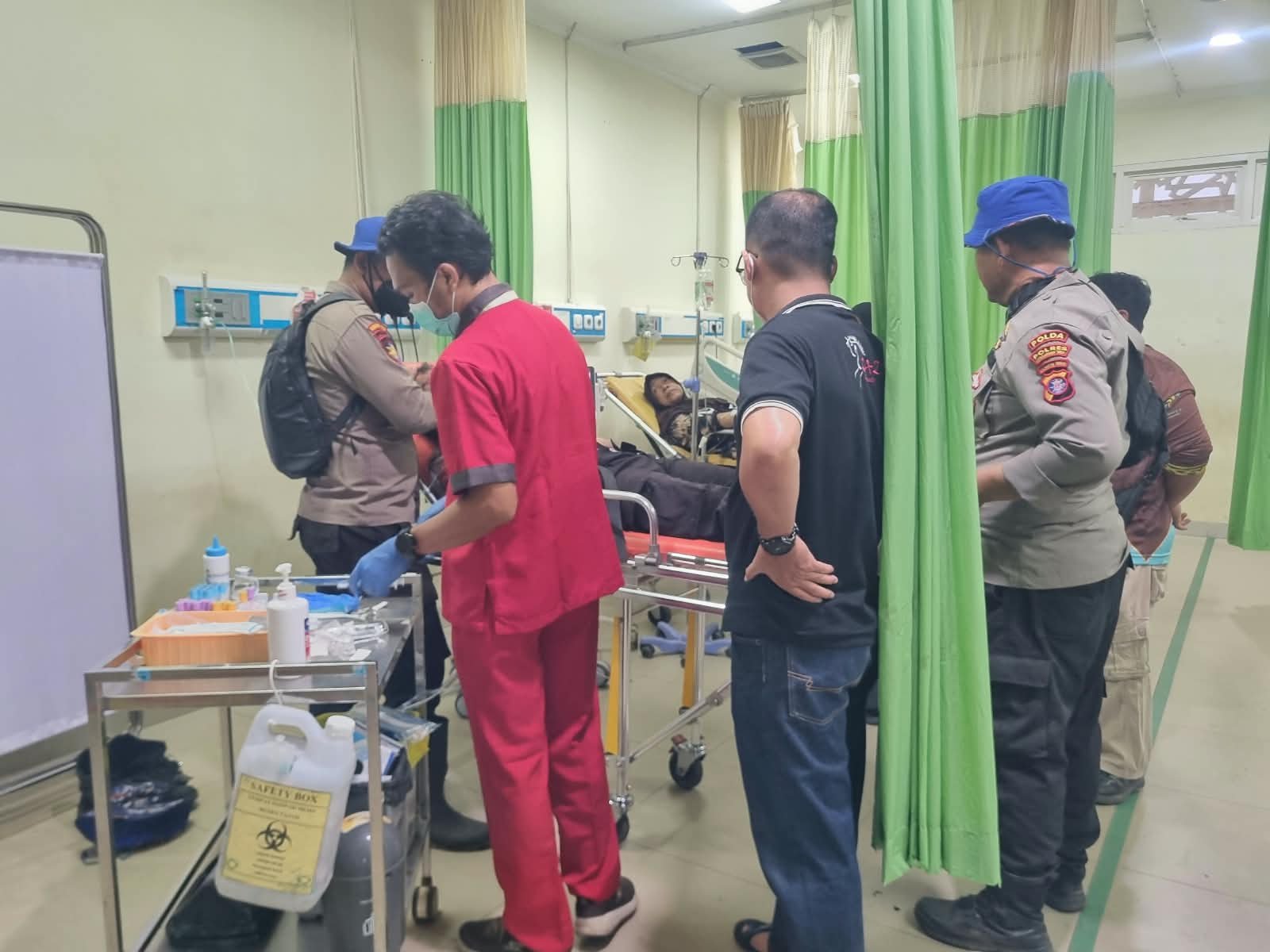 Dedikasi Tanpa Batas, Gerak Cepat Evakuasi Personel Polda Kalteng ke Rumah Sakit Akibat Kabut Asap Saat Padamkan Karhutla