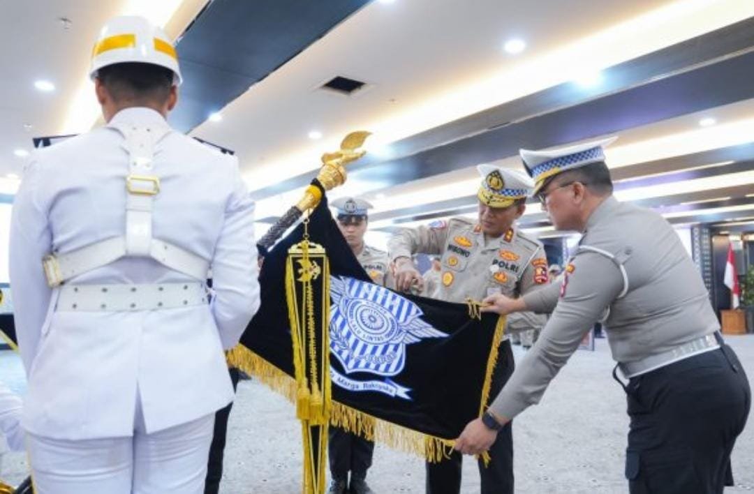 Jelang HUT ke-71 Lalu Lintas Bhayangkara, Kakorlantas Polri Pimpin Upacara Pencucian Pataka Dharmakerta Marga Raksyaka