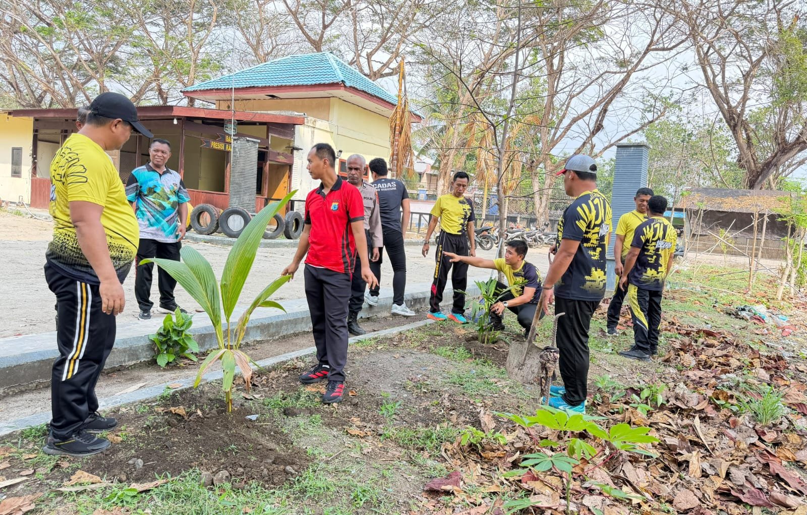 Dukung Program Kapolri, Kapolres Raja Ampat Pimpin Aksi Green Policing di Waigeo Selatan