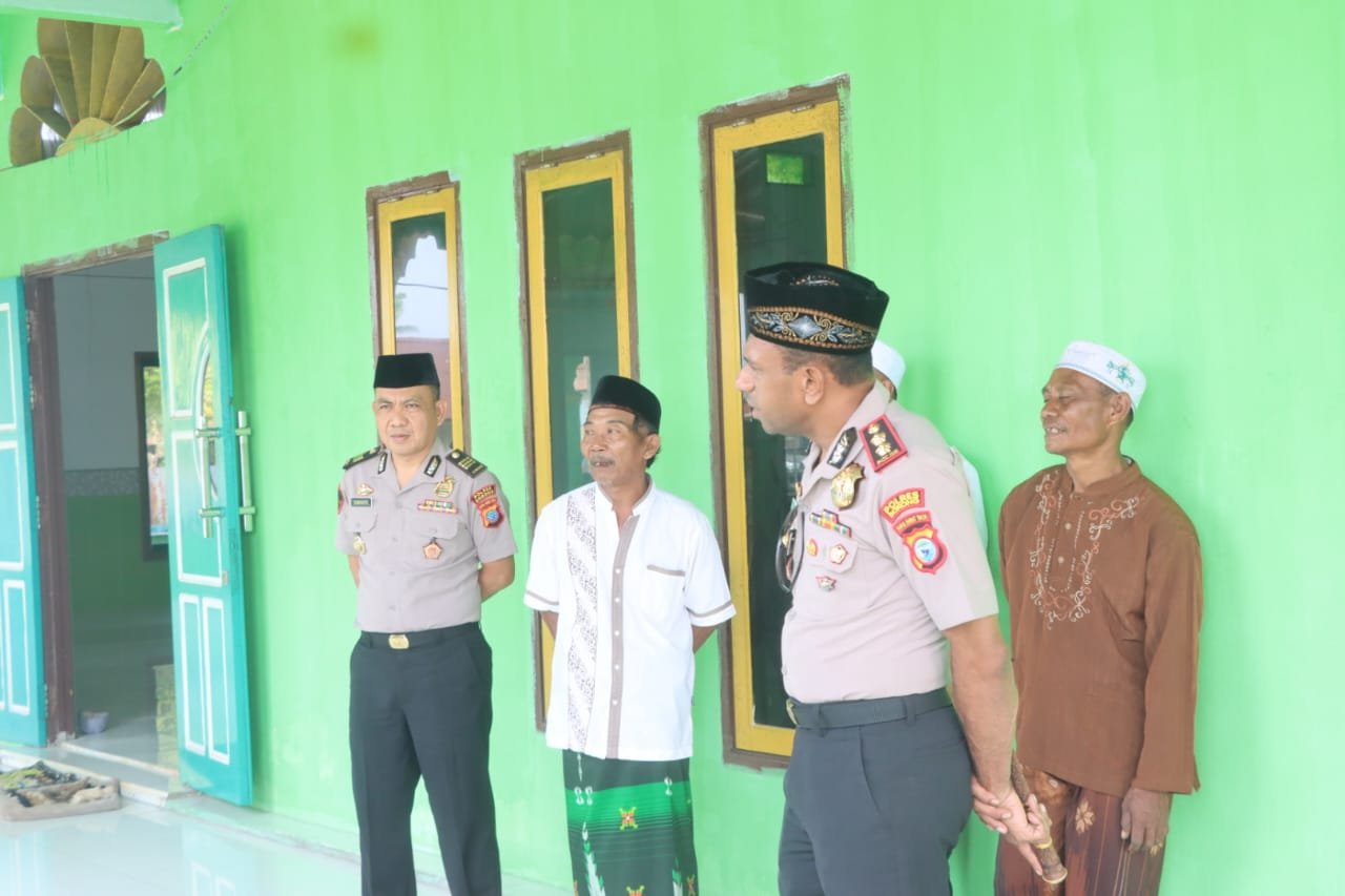 Perkuat Sinergi dan Silaturahmi, Kapolres Sorong AKBP Jems Oktovianus Tegai Pimpin Jumat Keliling di Kampung Seget