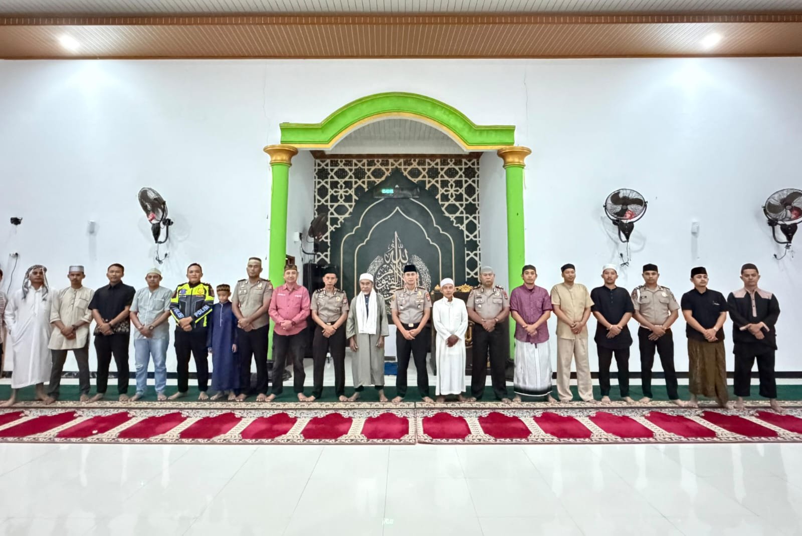 Kapolres Raja Ampat Gelar Subuh Keliling di Masjid Al-Harizi, Ajak Warga Jaga Kamtibmas dan Bijak Bermedsos