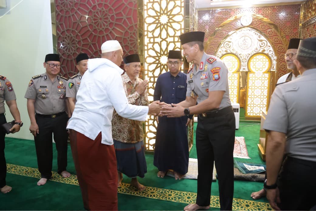 Subuh Keliling, Kapolda Kepri Ajak Masyarakat Perkuat Kamtibmas dan Lindungi Generasi Muda