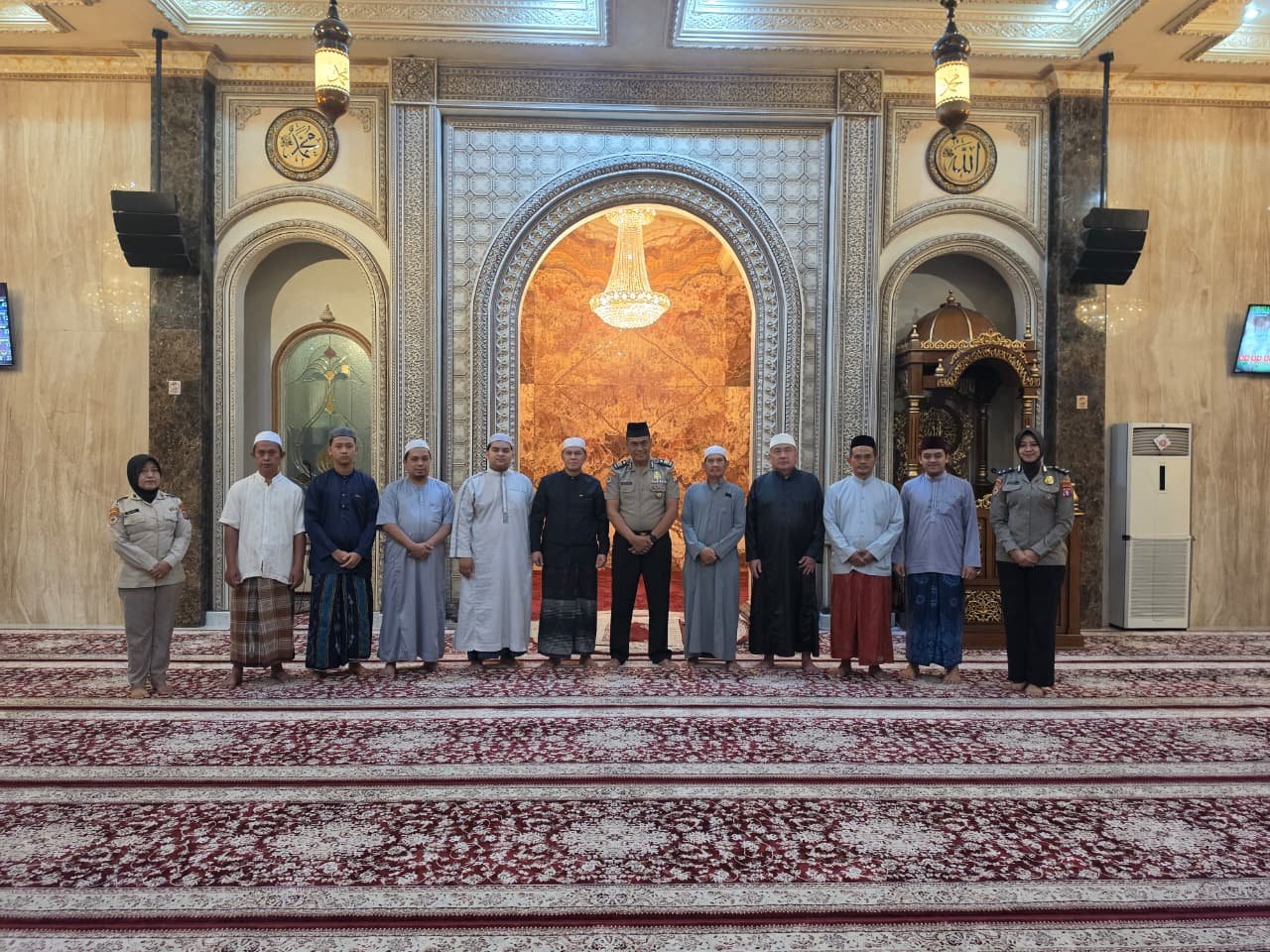 Shalat Subuh Berjamaah, Ditbinmas Polda Kalteng Sampaikan Pesan Kamtibmas dan Imbauan Cegah Karhutla