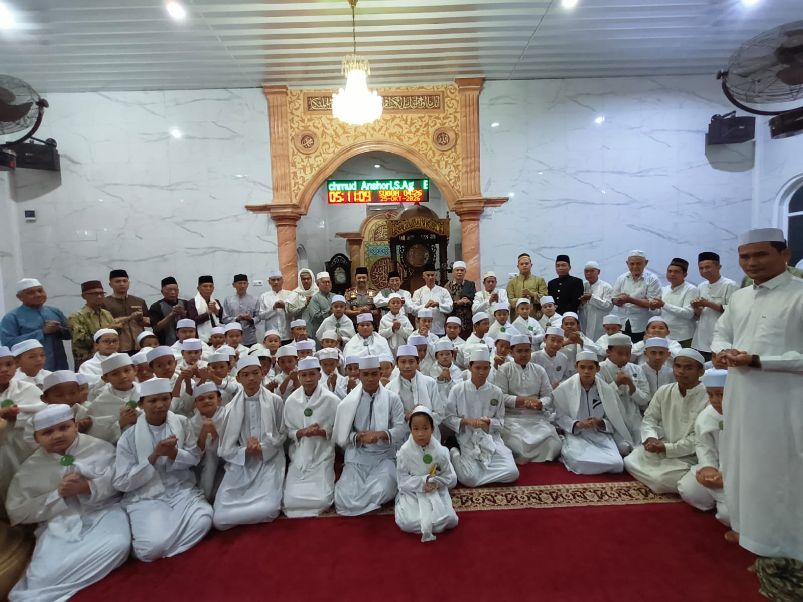 Wakapolda Jambi Laksanakan Sholat Subuh Keliling Bersama Ketua MUI dan Jamaah di Bagan Pete