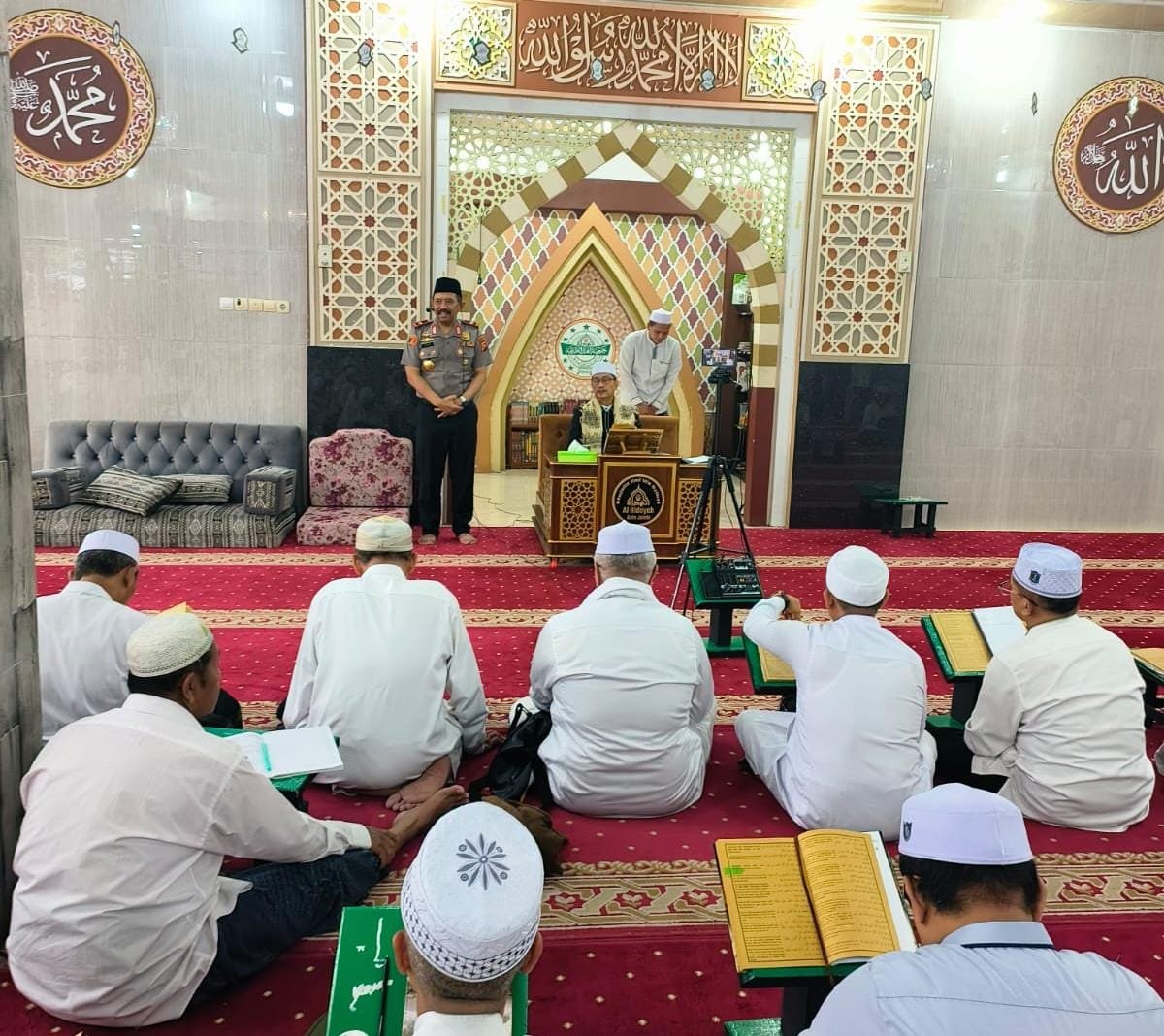 Wakapolda Jambi Hadiri Pengajian Majelis Ilmi wa Dzikri Al-Hidayah, Ajak Jamaah Jaga Kamtibmas dan Waspada Hoaks