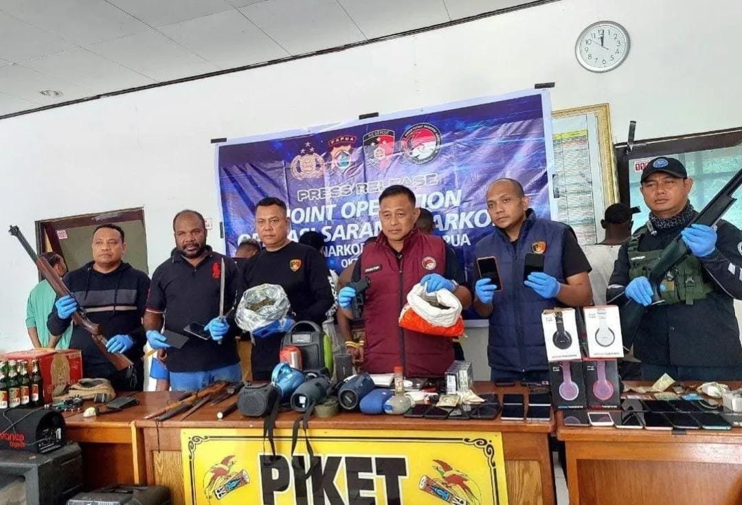 Polda Papua dan BNN Bekuk 10 Tersangka Narkoba di Kampung Vietnam Jayapura, 10 Kg Ganja dan Senjata Disita