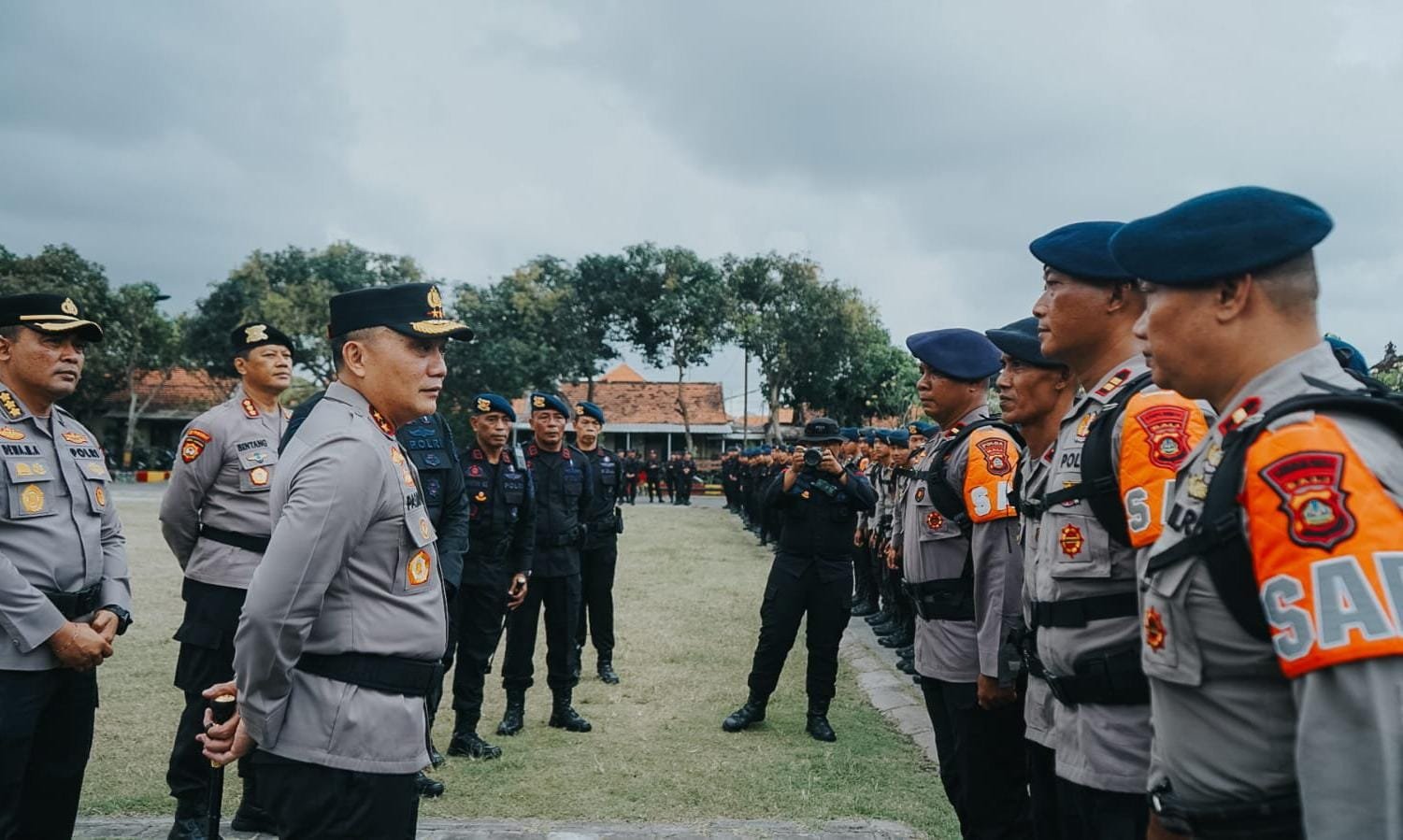 Jiwa Ragaku Demi Kemanusiaan: Kapolda Bali Lepas 100 Personel Brimob BKO ke Kalsel, Gempur Karhutla dan Kabut Asap