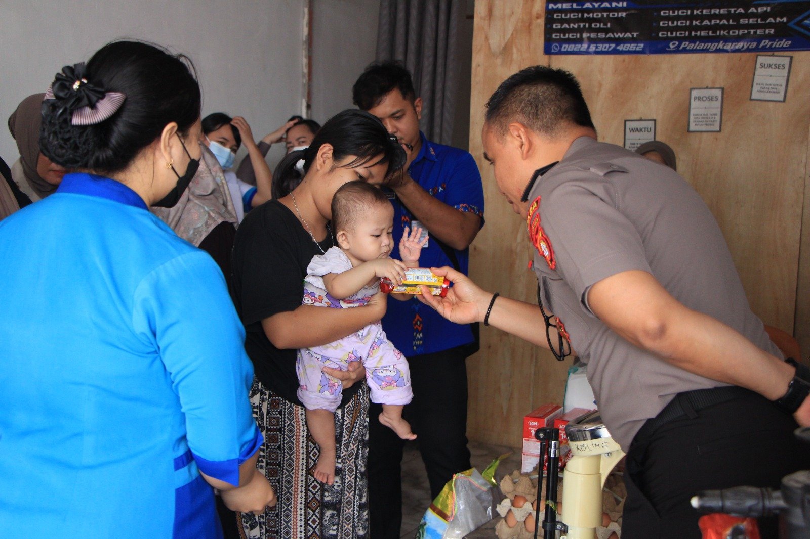 Momentum Hari Jadi Ke-25 Rumah Sakit, Karumkit Bhayangkara Wujudkan Kepedulian Kunjungi Anak Asuh dan Menyalurkan Bantuan Pangan Bergizi