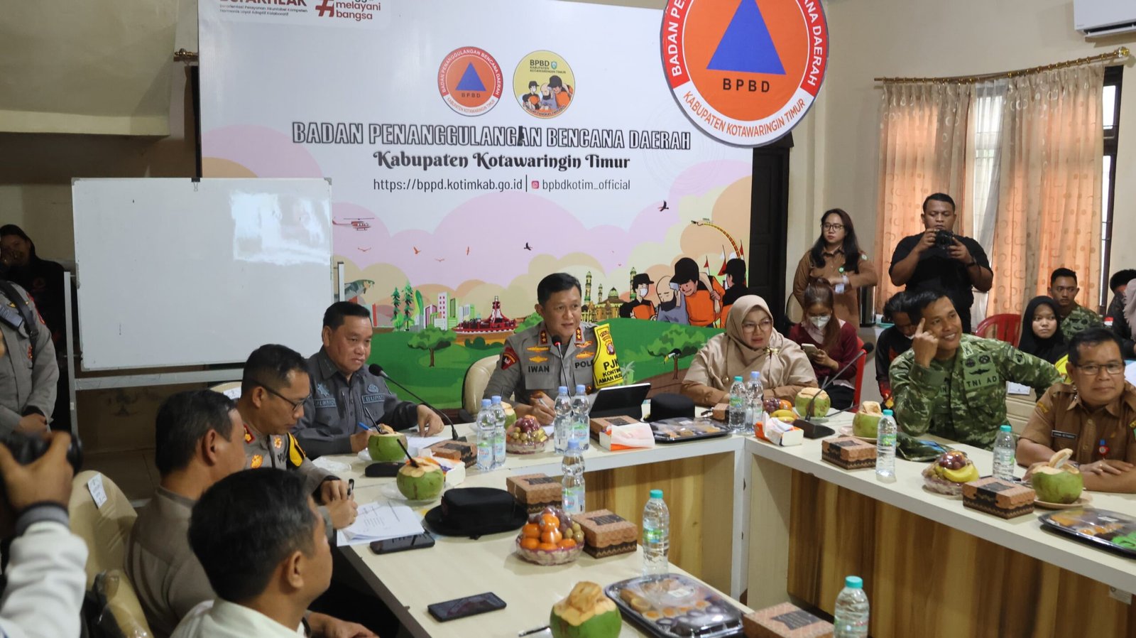 Kunjungi Posko BPBD Kotim, Kapolda Kalteng Tekankan Tingkatkan Patroli dan Deteksi Dini Karhutla