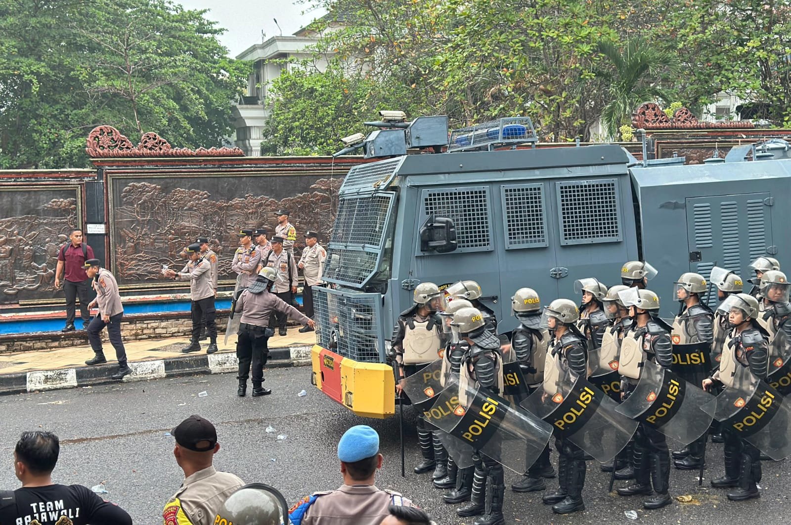 Massa Datangi Kantor Gubernur, Kapolda Jambi Imbau Unjuk Rasa Berlangsung Tertib dan Damai