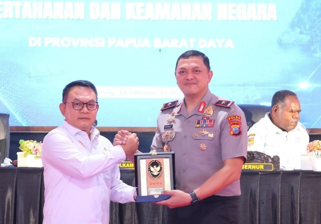 Kunjungi Papua Barat Daya, Menko Polkam Pimpin Rapat Koordinasi Penguatan Stabilitas Pertahanan dan Keamanan Negara