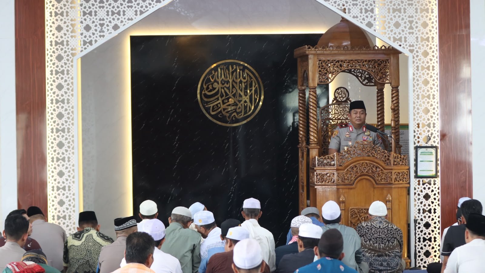 Melalui Jumat Keliling, Wakapolda Kalteng Sampaikan Imbauan Kamtibmas dan Maraknya Berita Hoaks