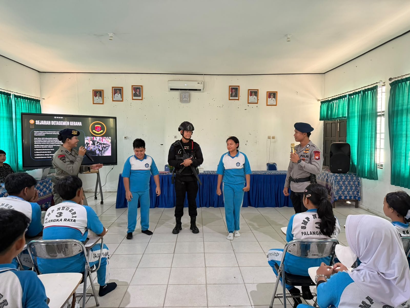 Bangun Generasi Berkarakter, Brimob Kalteng Berikan Edukasi di Sekolah